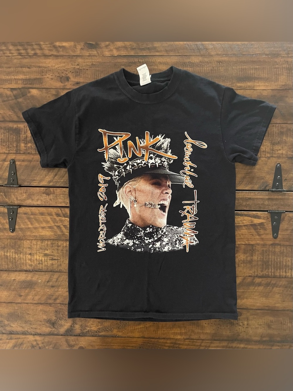 P!NK Beautiful Trauma World Tour 2019 T-shirt Gildan Size Small Graphic Band Tee